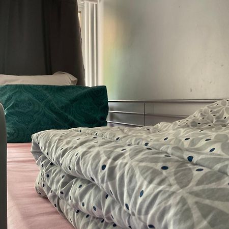 Female-Dortoir Femme -Dorm Shared Room Paris Bobigny Bagian luar foto