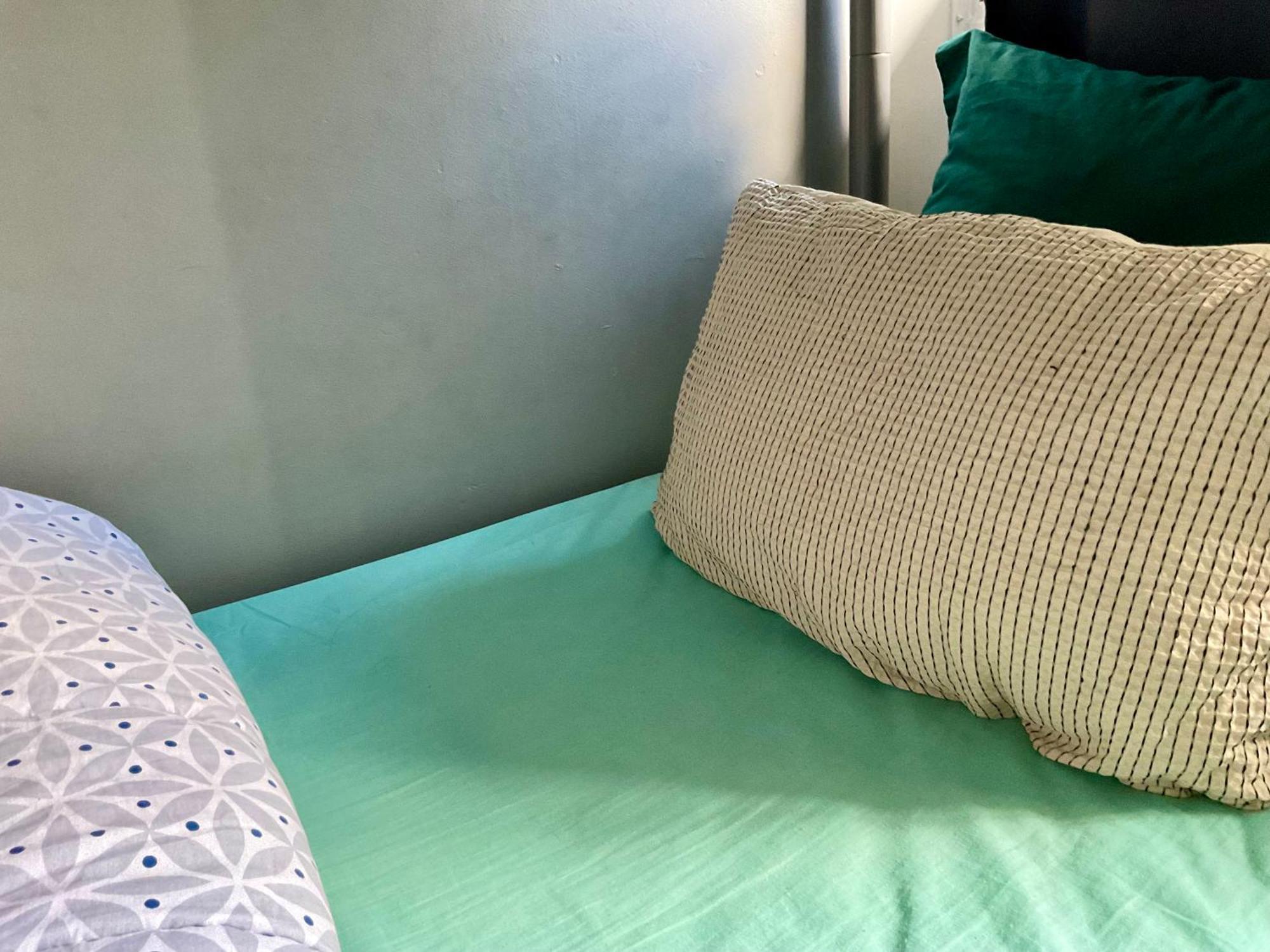 Female-Dortoir Femme -Dorm Shared Room Paris Bobigny Bagian luar foto