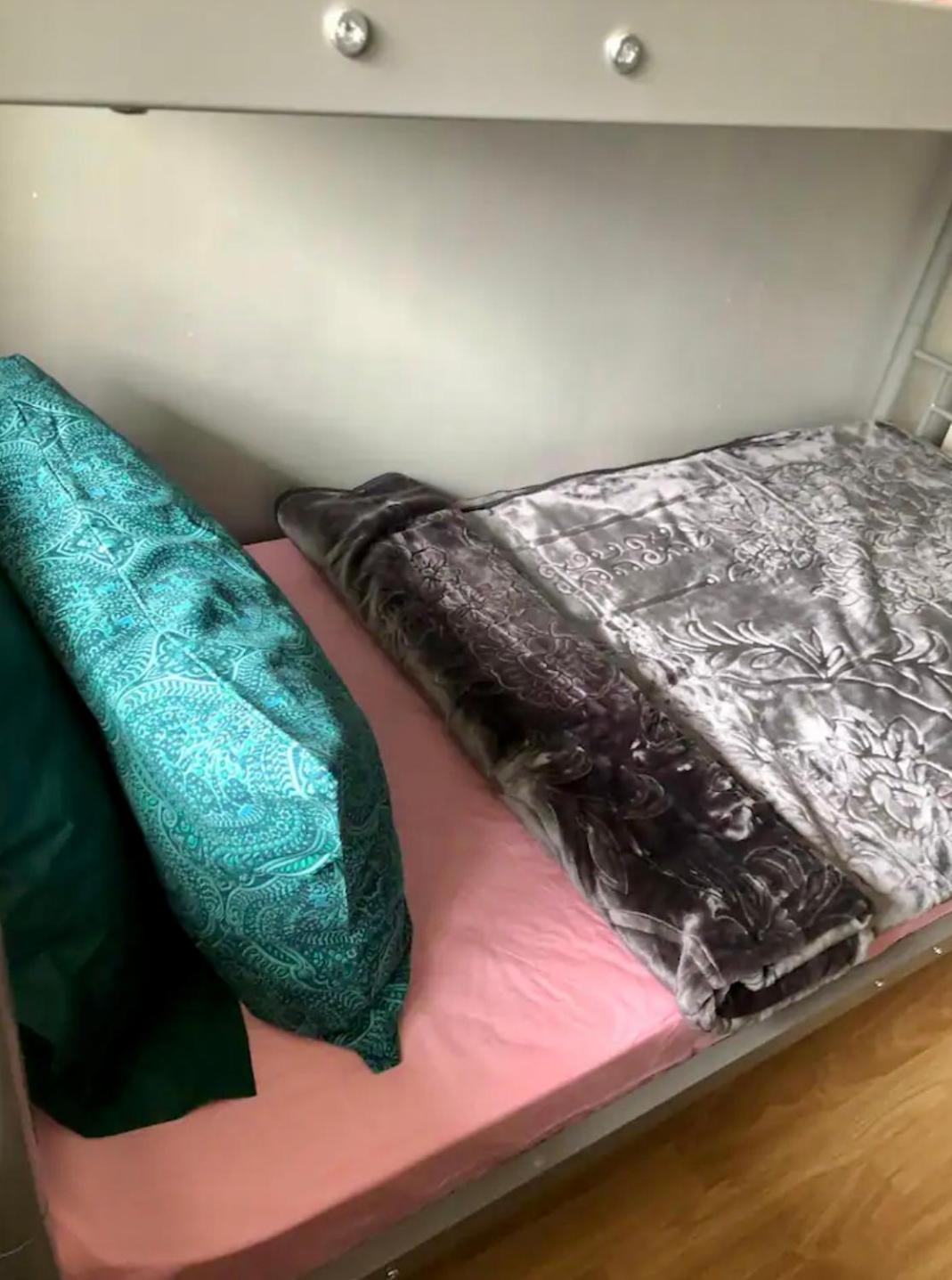 Female-Dortoir Femme -Dorm Shared Room Paris Bobigny Bagian luar foto
