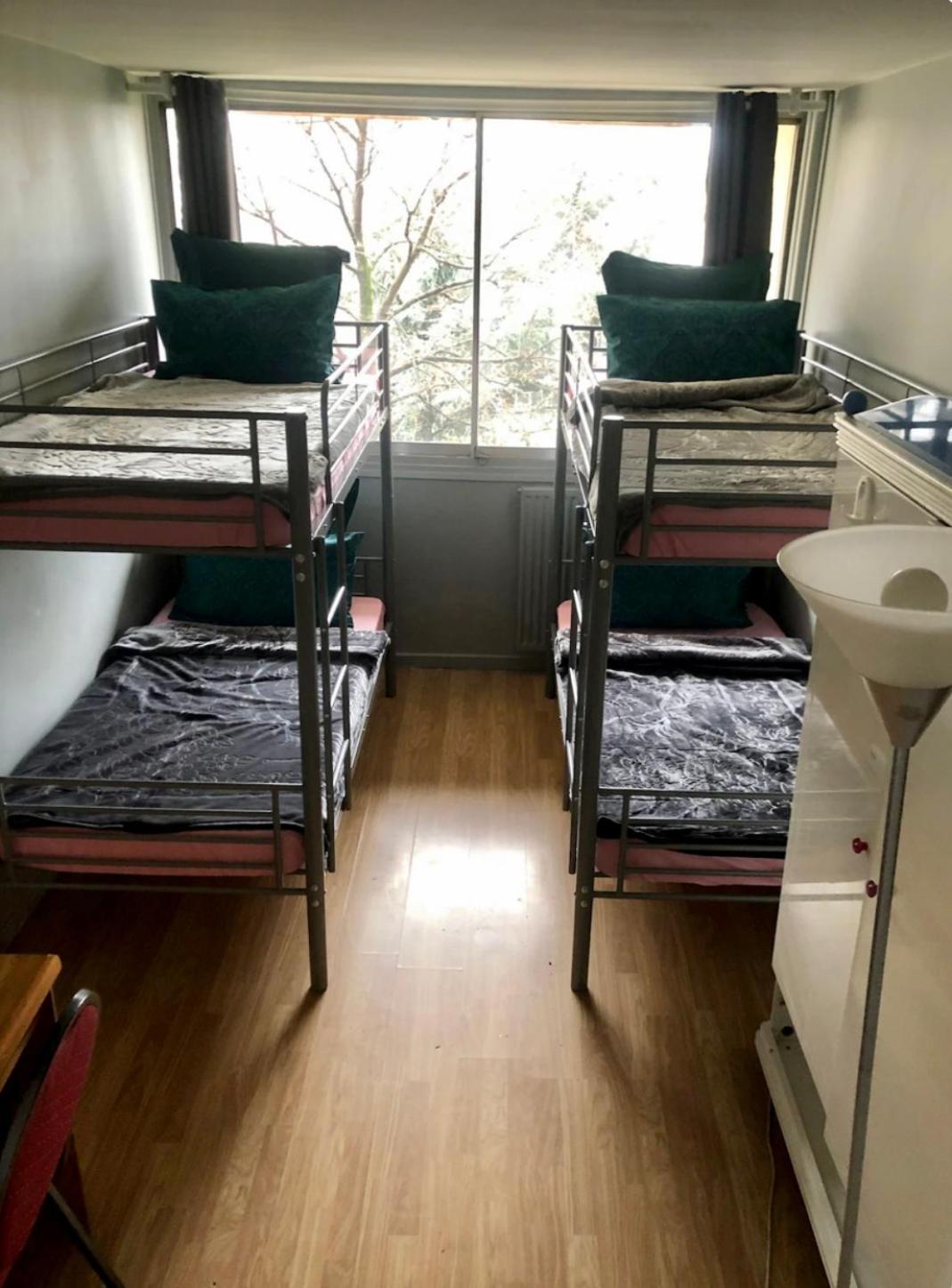 Female-Dortoir Femme -Dorm Shared Room Paris Bobigny Bagian luar foto